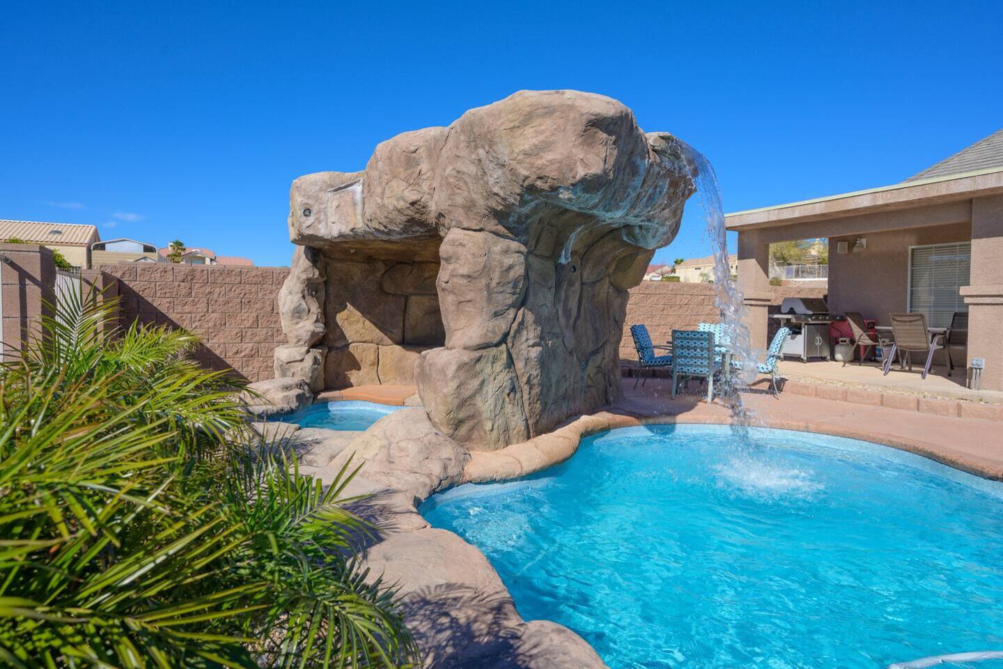 The Grotto | Pool | Spa | 3bd | Views | Sleeps 10