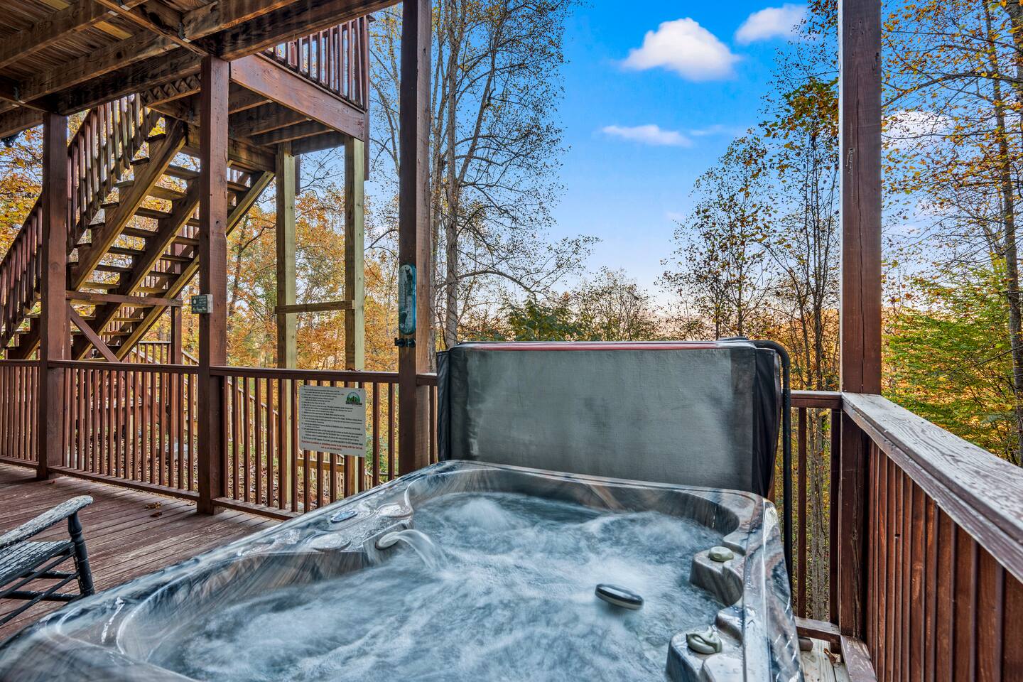 Amazing Spring View! Pool, King Bed, Hot Tub, Xbox