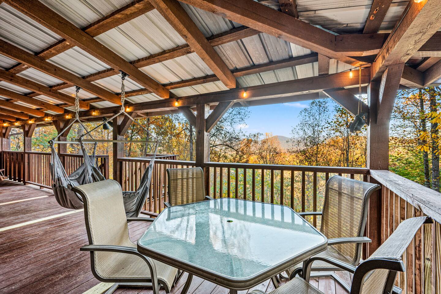 Amazing Spring View! Pool, King Bed, Hot Tub, Xbox