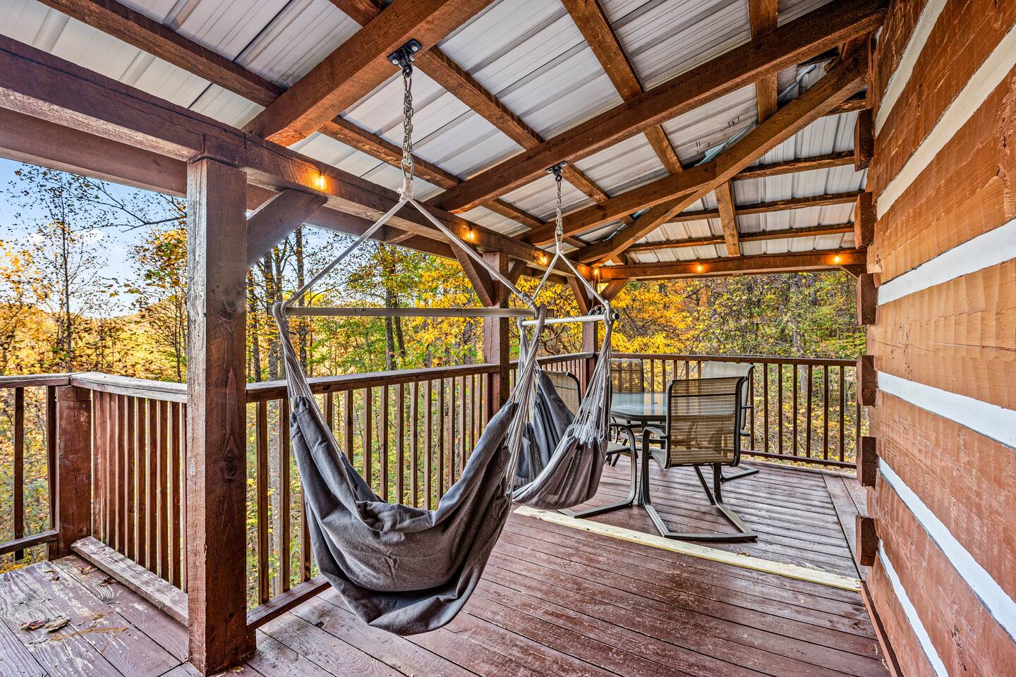Amazing Spring View! Pool, King Bed, Hot Tub, Xbox