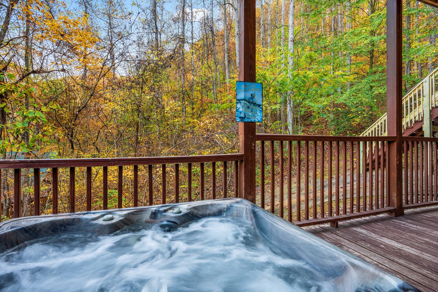Amazing Spring View! Pool, King Bed, Hot Tub, Xbox
