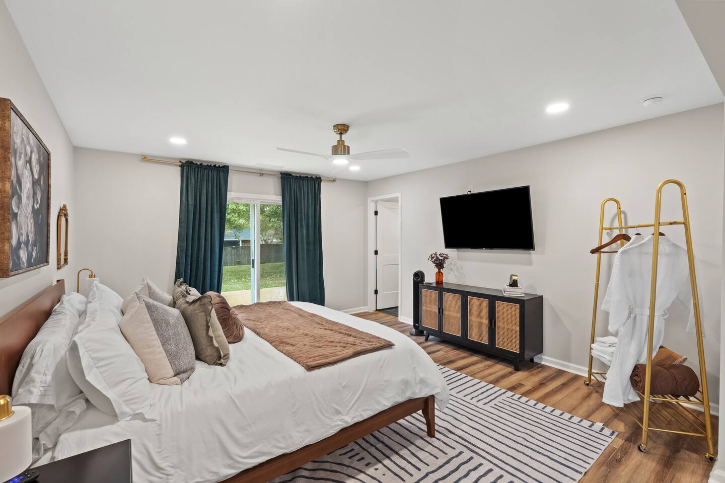 The Luxe Hot Tub10 Min Keenland12 Min Downtown