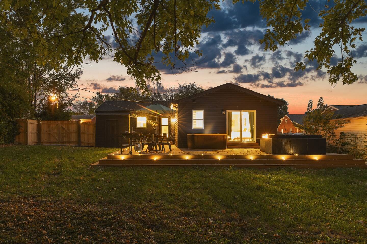 The Luxe Hot Tub10 Min Keenland12 Min Downtown