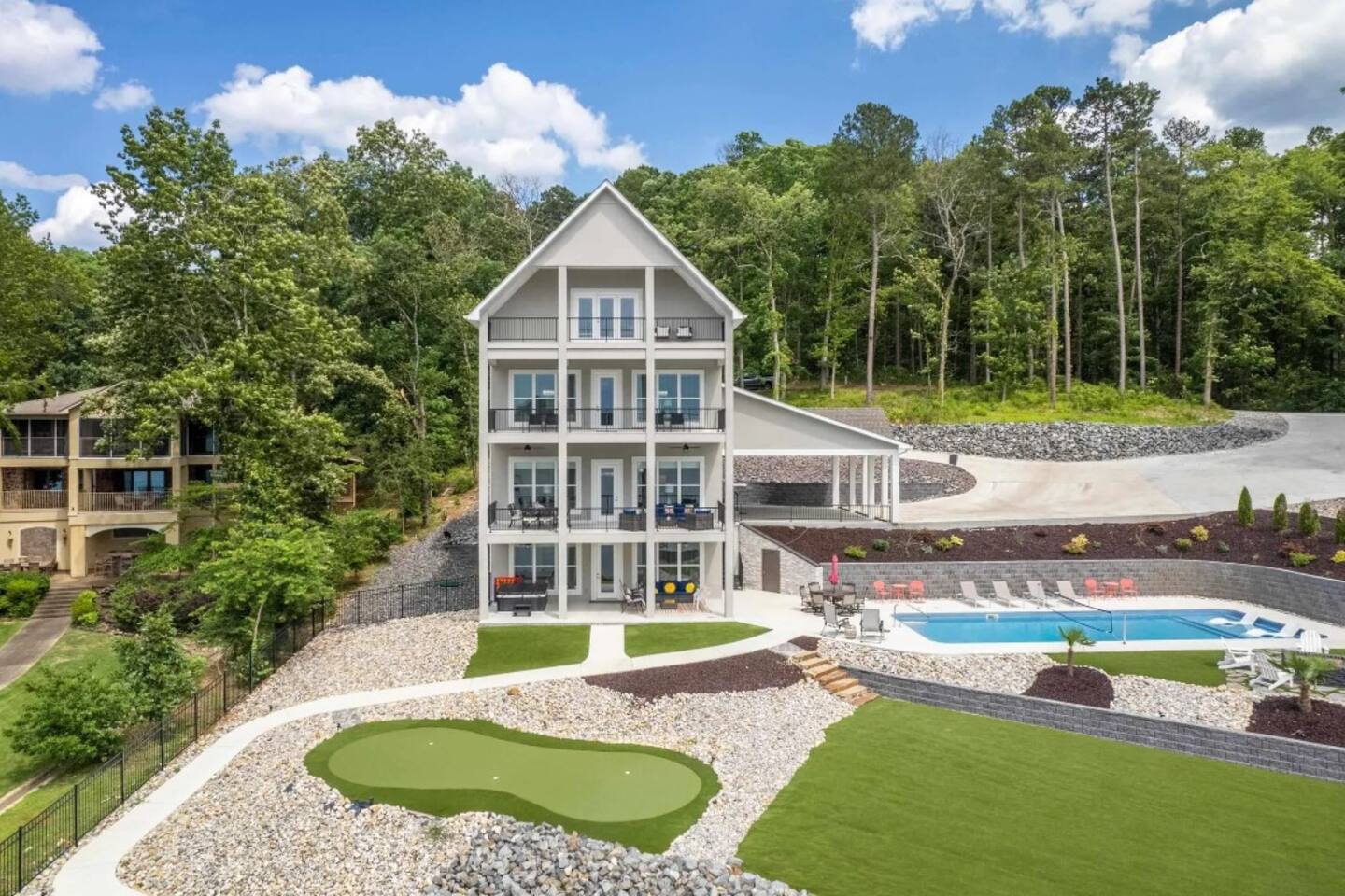 "Chef's Retreat @ 604 Bayshore" | Luxury Lakefront Home On Lake Hamilton*Private Pool &  Hot Tub*Firepit*Boat Slip*Game Room*Putting Green*Sleeps 26