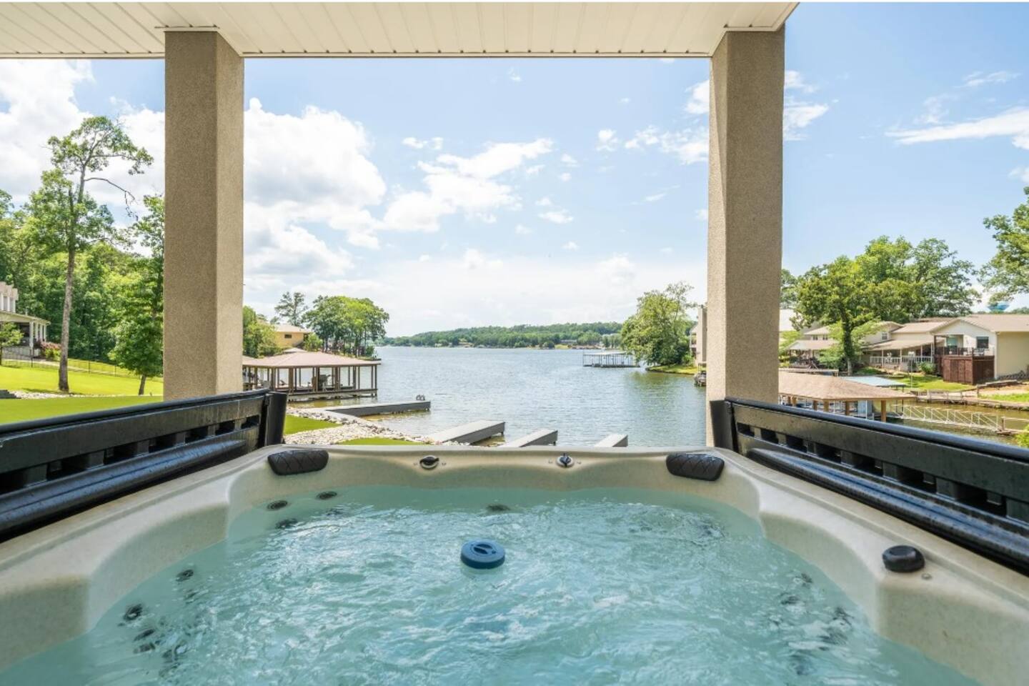 "Chef's Retreat @ 604 Bayshore" | Luxury Lakefront Home On Lake Hamilton*Private Pool &  Hot Tub*Firepit*Boat Slip*Game Room*Putting Green*Sleeps 26