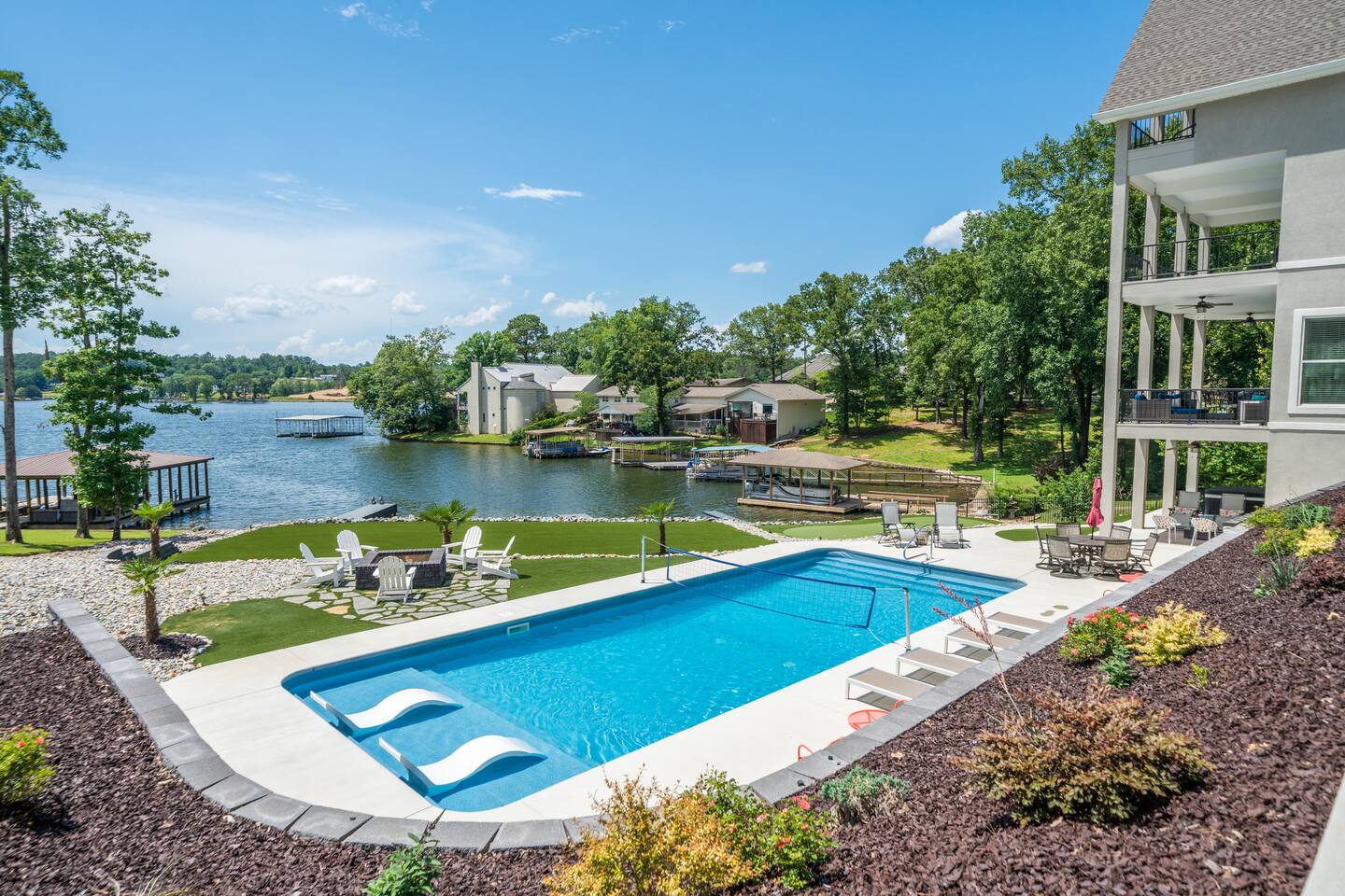 "Chef's Retreat @ 604 Bayshore" | Luxury Lakefront Home On Lake Hamilton*Private Pool &  Hot Tub*Firepit*Boat Slip*Game Room*Putting Green*Sleeps 26