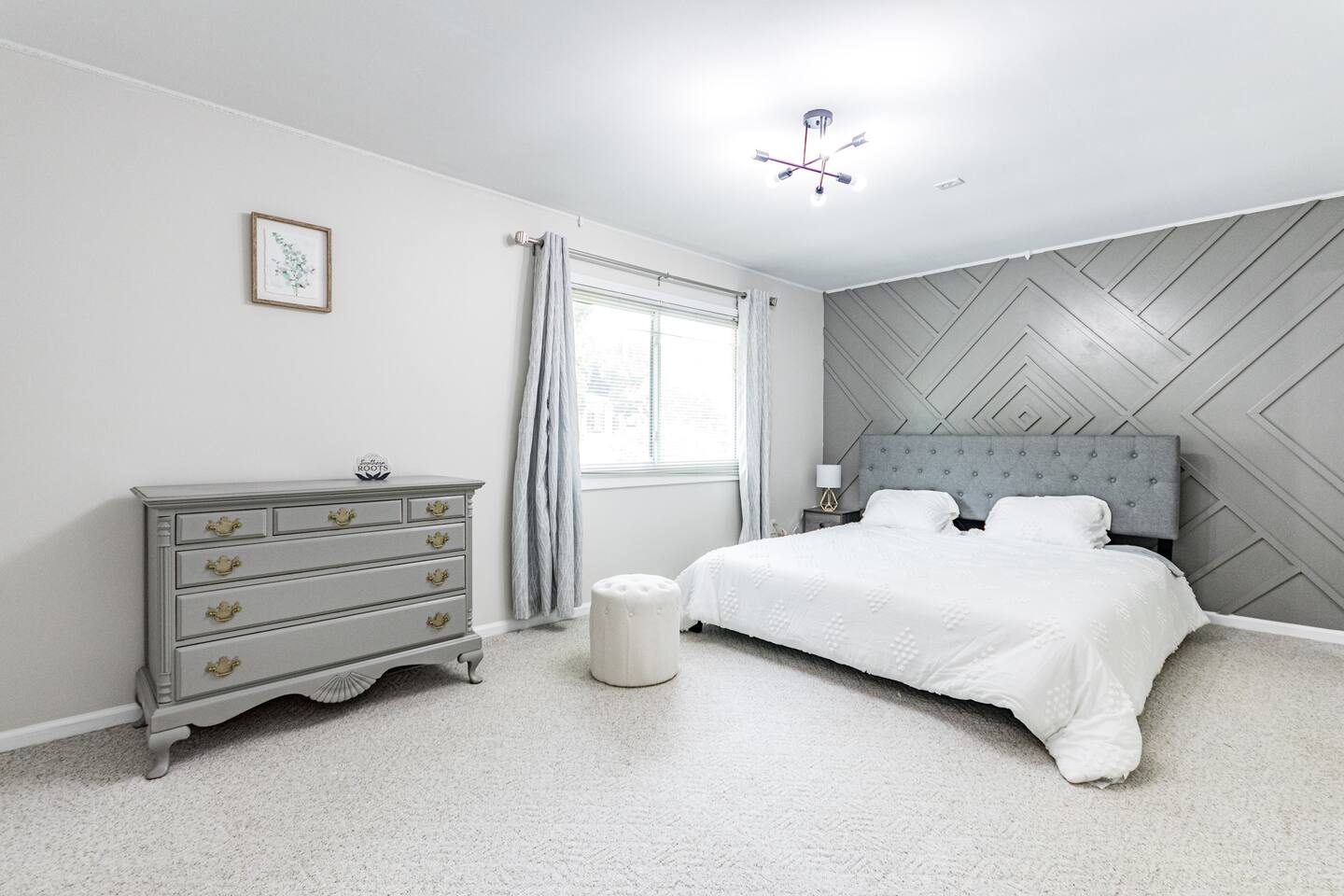 Great townhome near N. Hills with community pool
