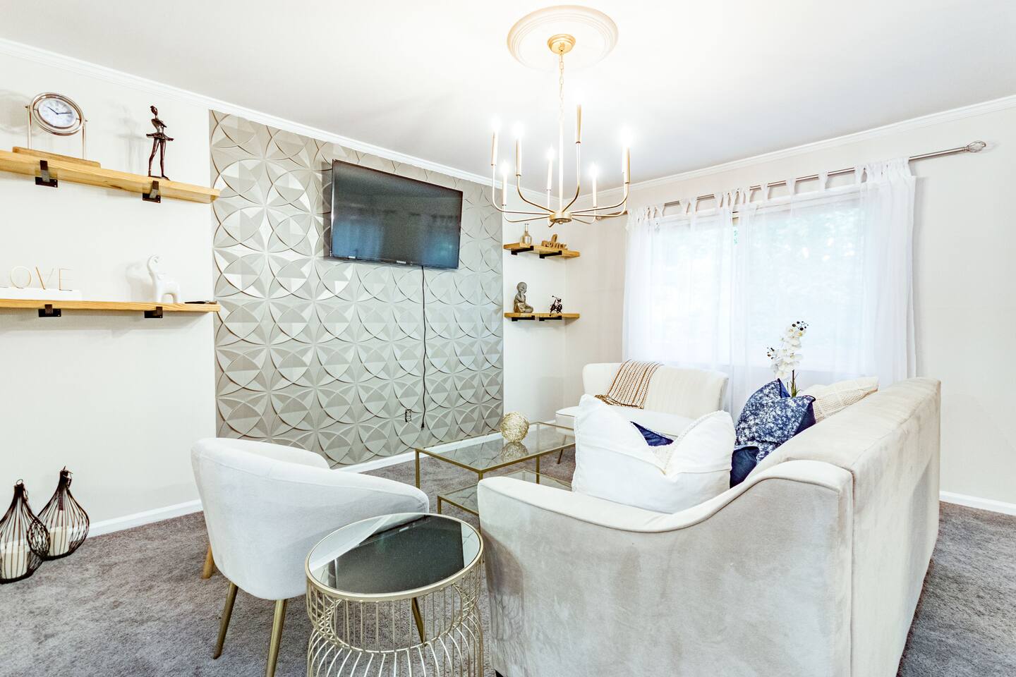 5 bdr near North Hills w community Pool!