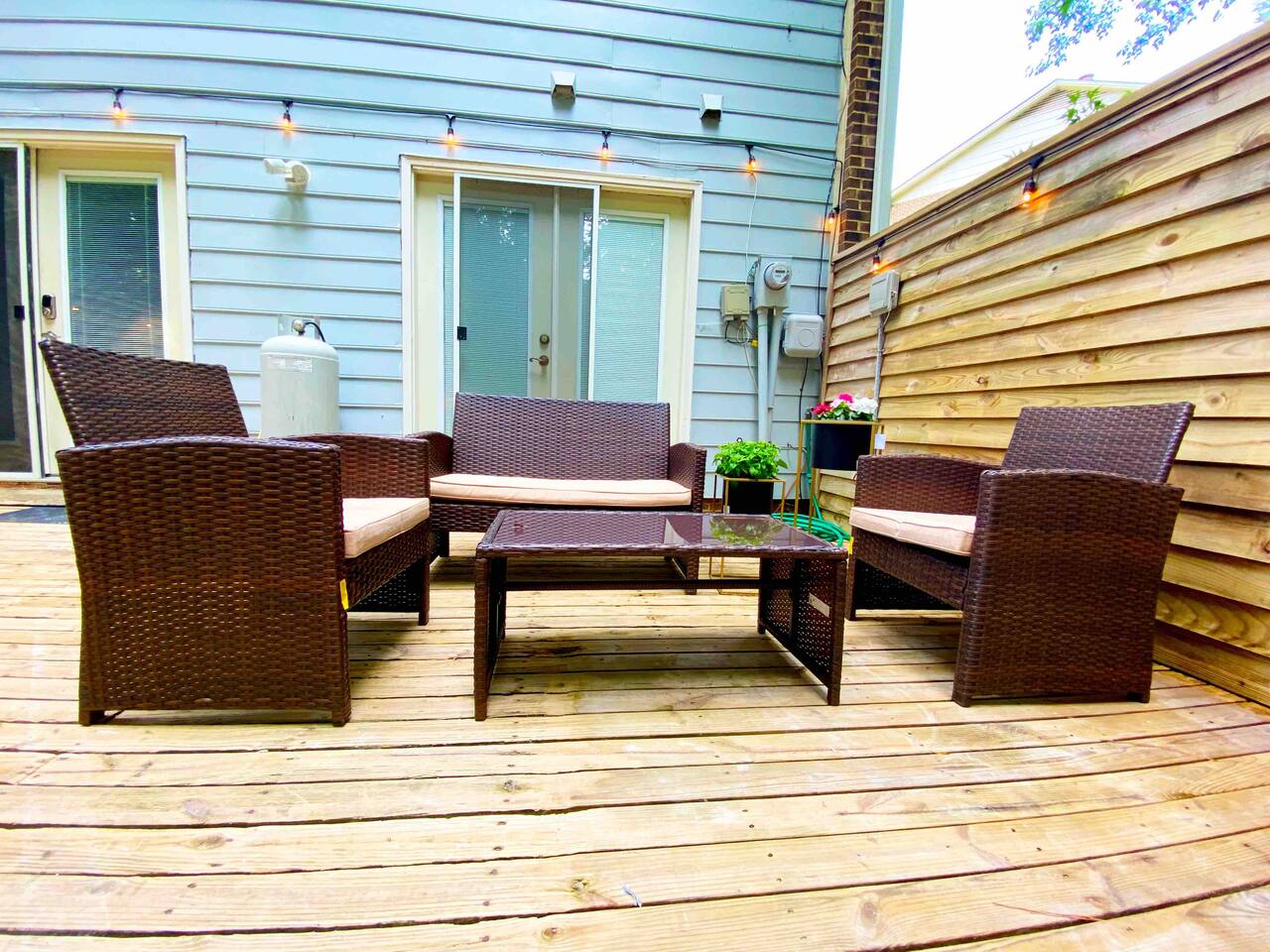 5 bdr near North Hills w community Pool!