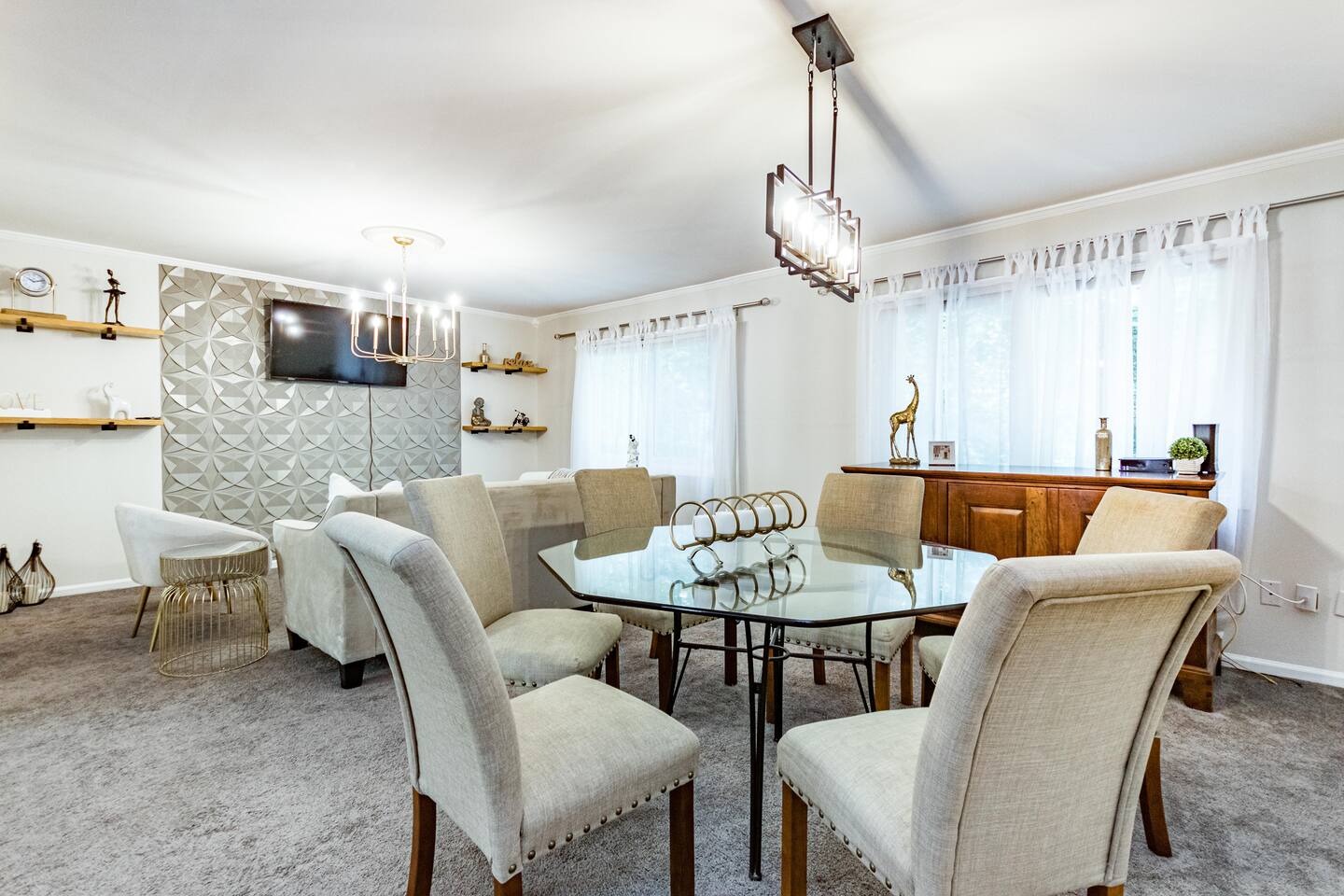 5 bdr near North Hills w community Pool!
