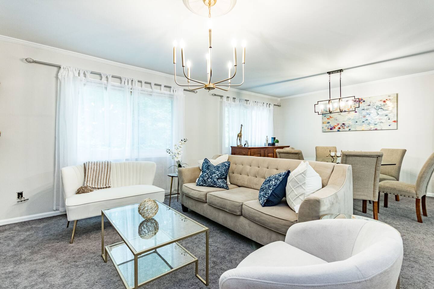 5 bdr near North Hills w community Pool!