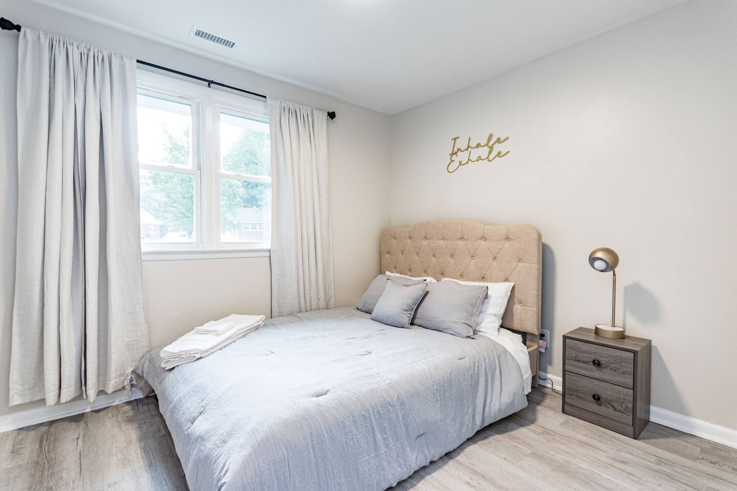Cute ranch with king bed close to dtown Raleigh