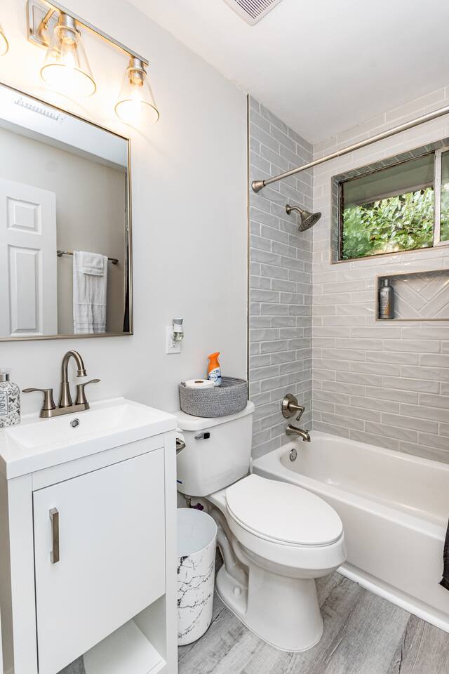 Cute ranch with king bed close to dtown Raleigh