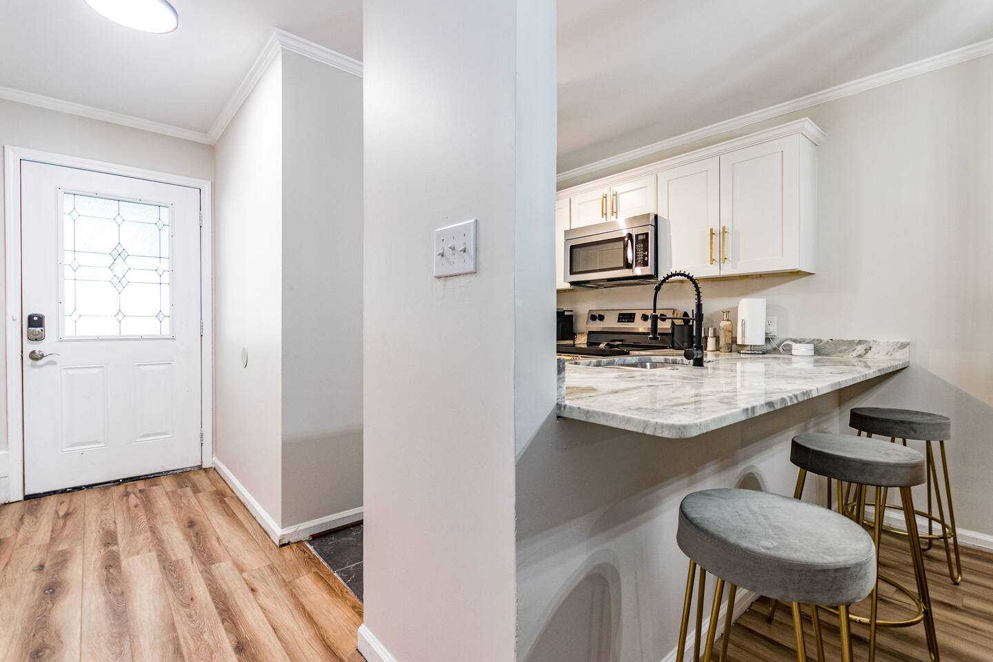 Perfectly located 2 en suite townhome in Raleigh