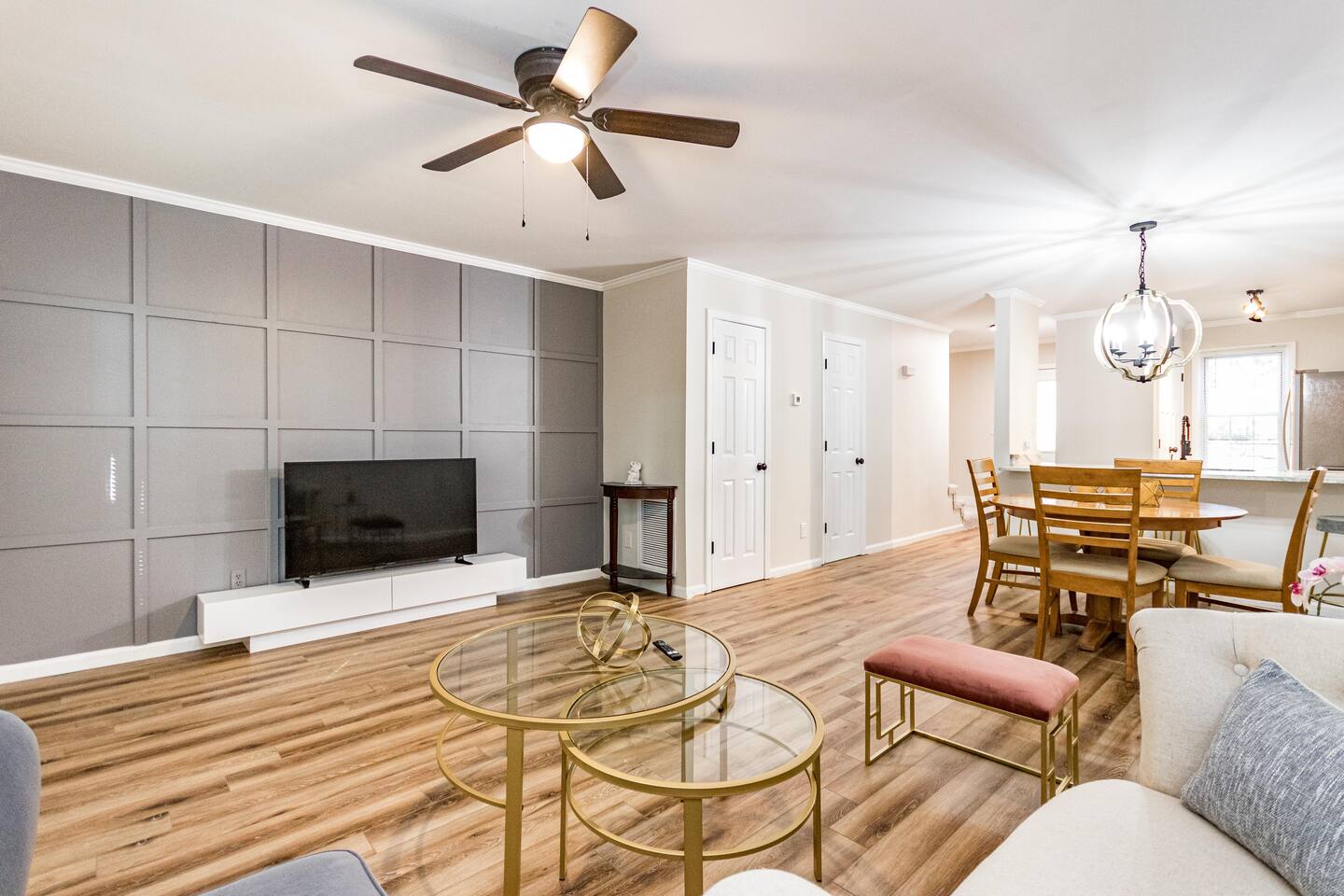 Perfectly located 2 en suite townhome in Raleigh
