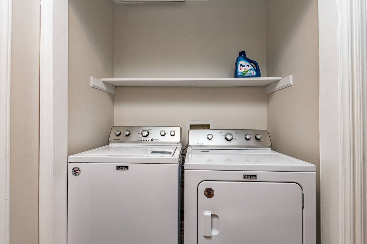Perfectly located 2 en suite townhome in Raleigh