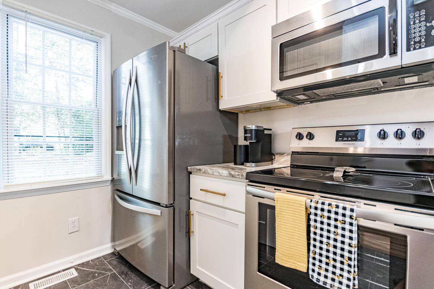 Perfectly located 2 en suite townhome in Raleigh