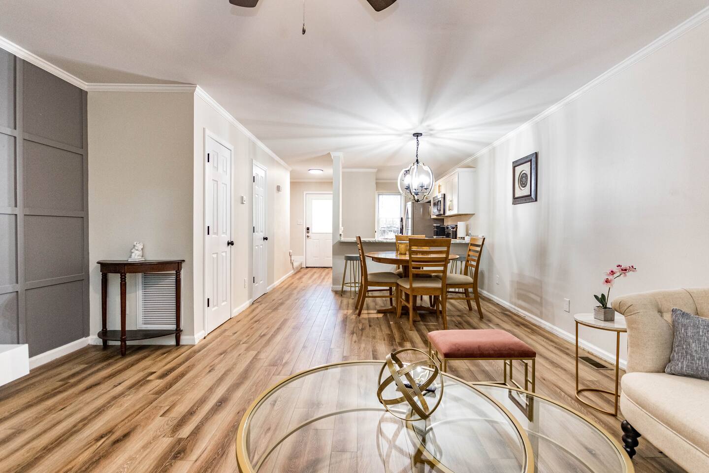 Perfectly located 2 en suite townhome in Raleigh