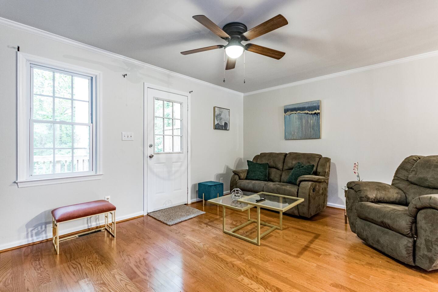 Comfortable 2 en suite townhome near DT Raleigh