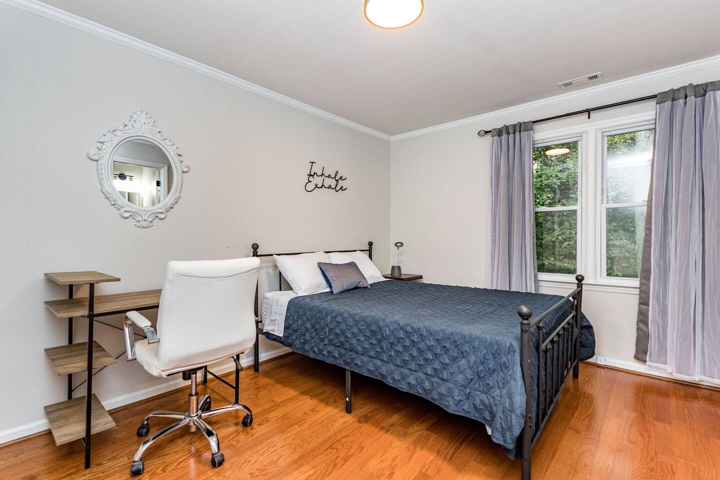 Comfortable 2 en suite townhome near DT Raleigh
