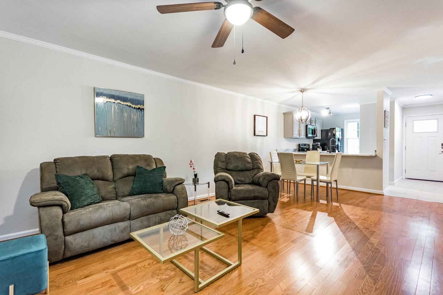 Comfortable 2 en suite townhome near DT Raleigh — Raleigh — vacation rental