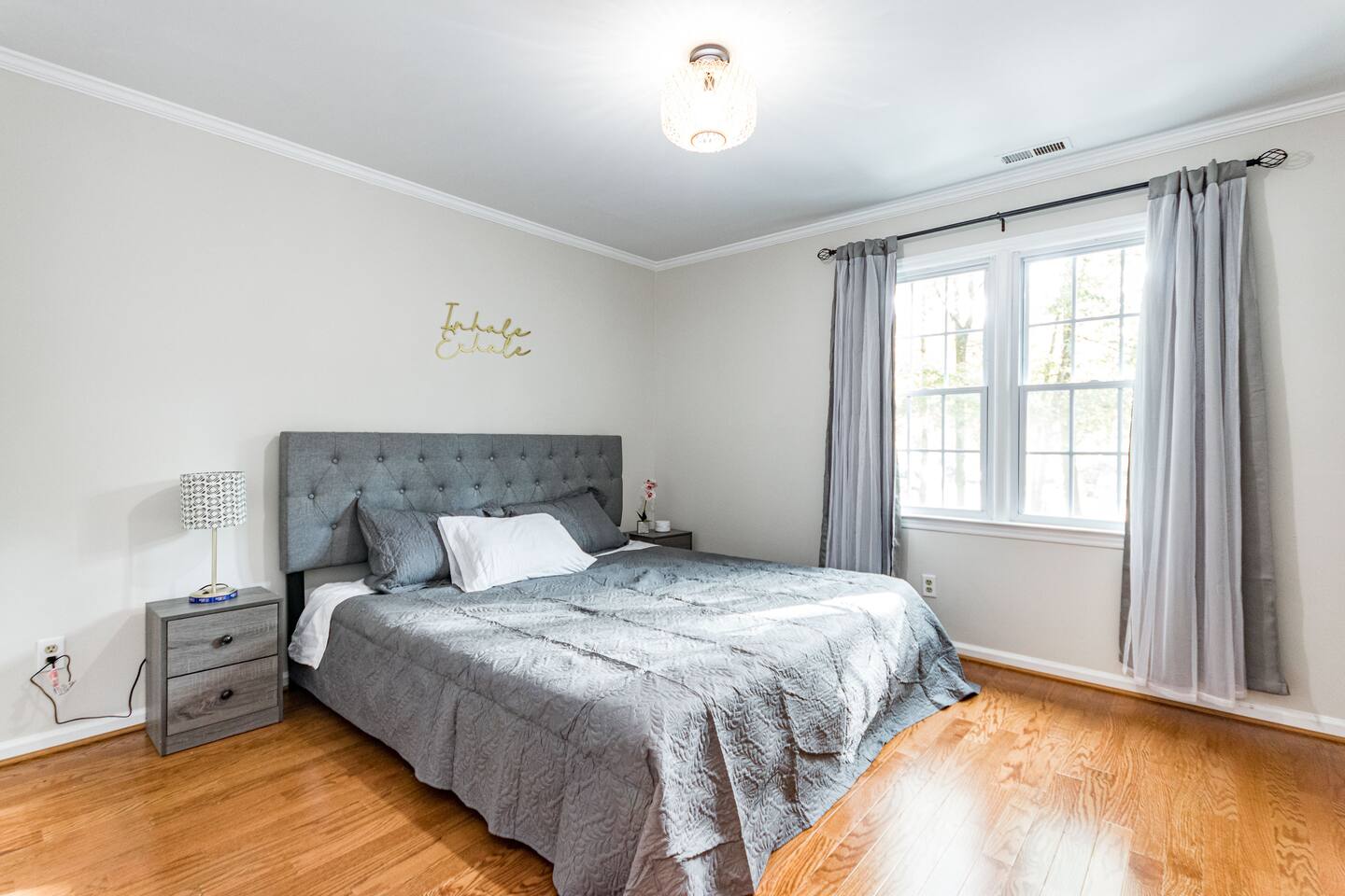 Comfortable 2 en suite townhome near DT Raleigh