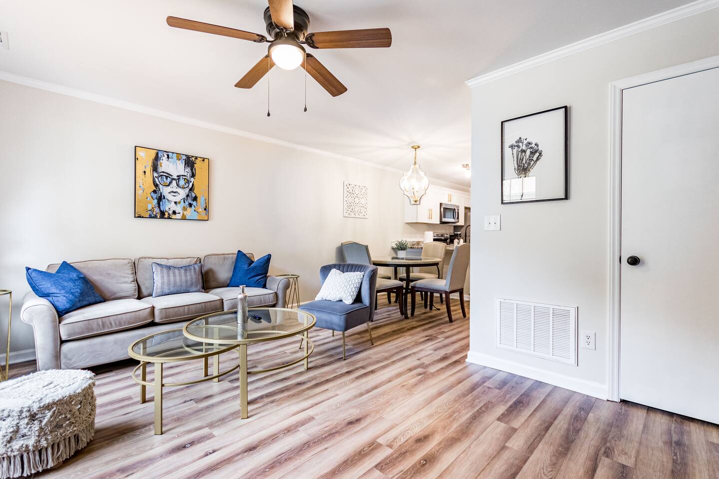 Beautiful  2 bdr Townhome w King bed and free wifi