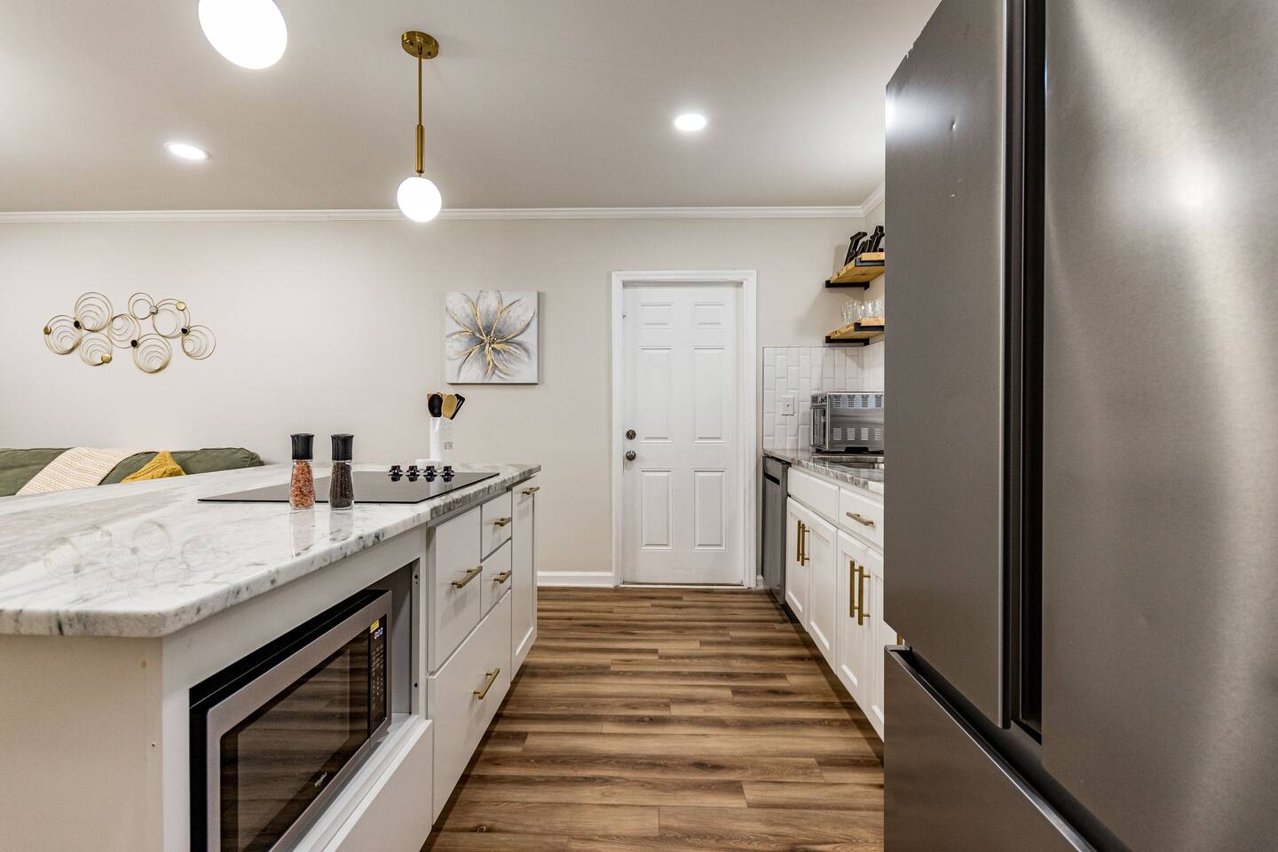 Cozy bungalow in the heart of Raleigh w King bed