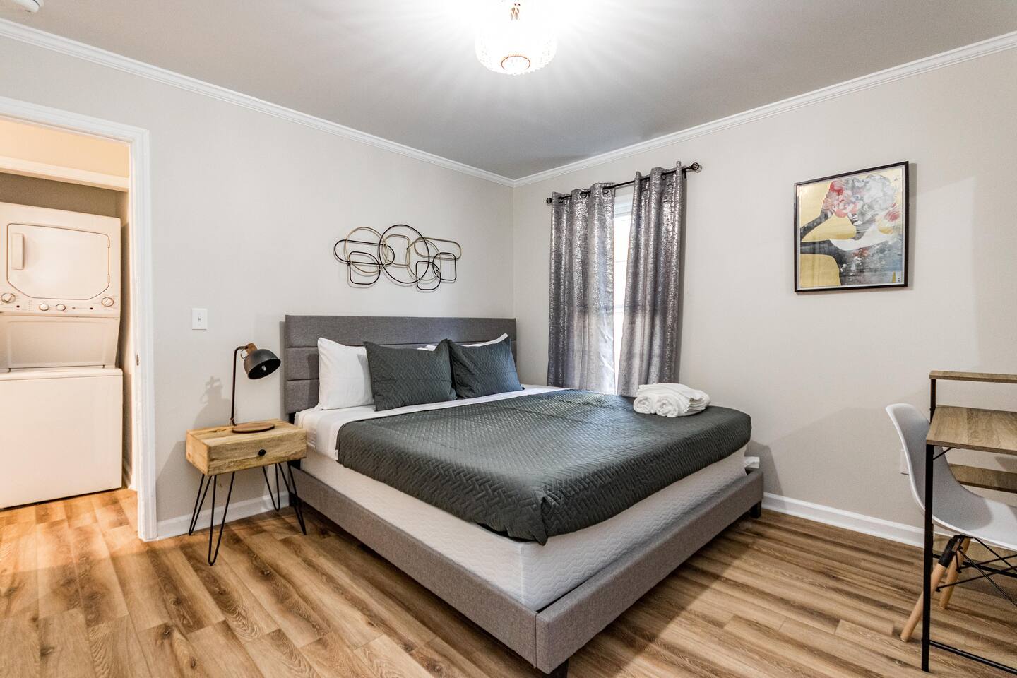 Cozy bungalow in the heart of Raleigh w King bed