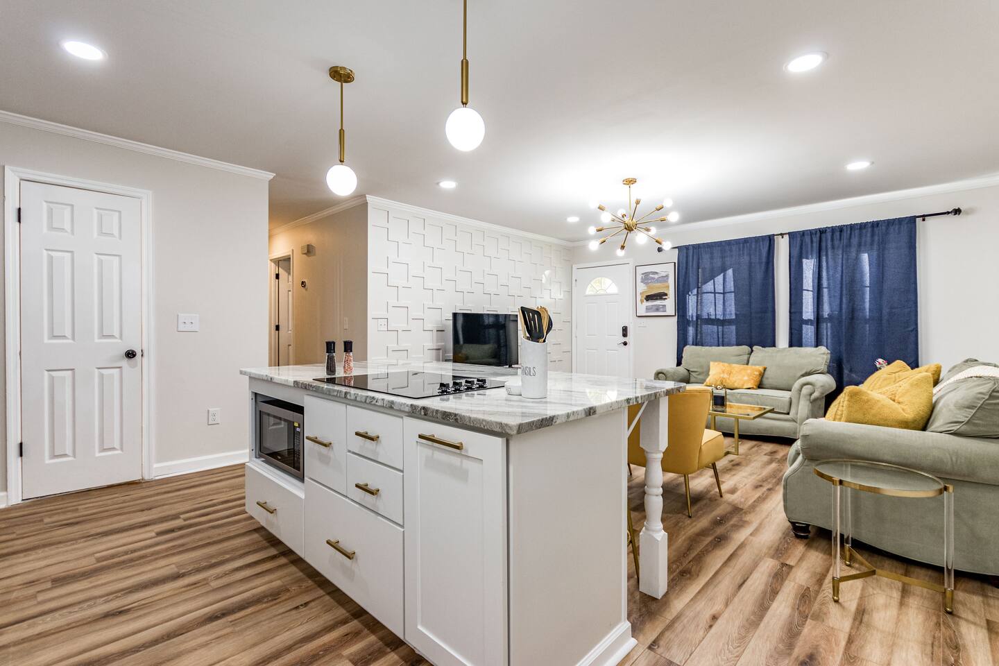 Cozy bungalow in the heart of Raleigh w King bed