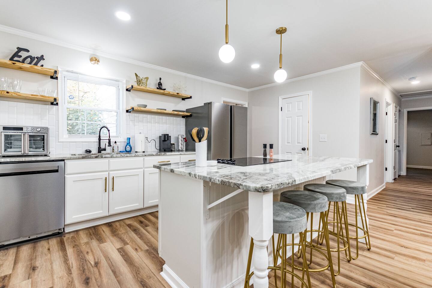 Cozy bungalow in the heart of Raleigh w King bed