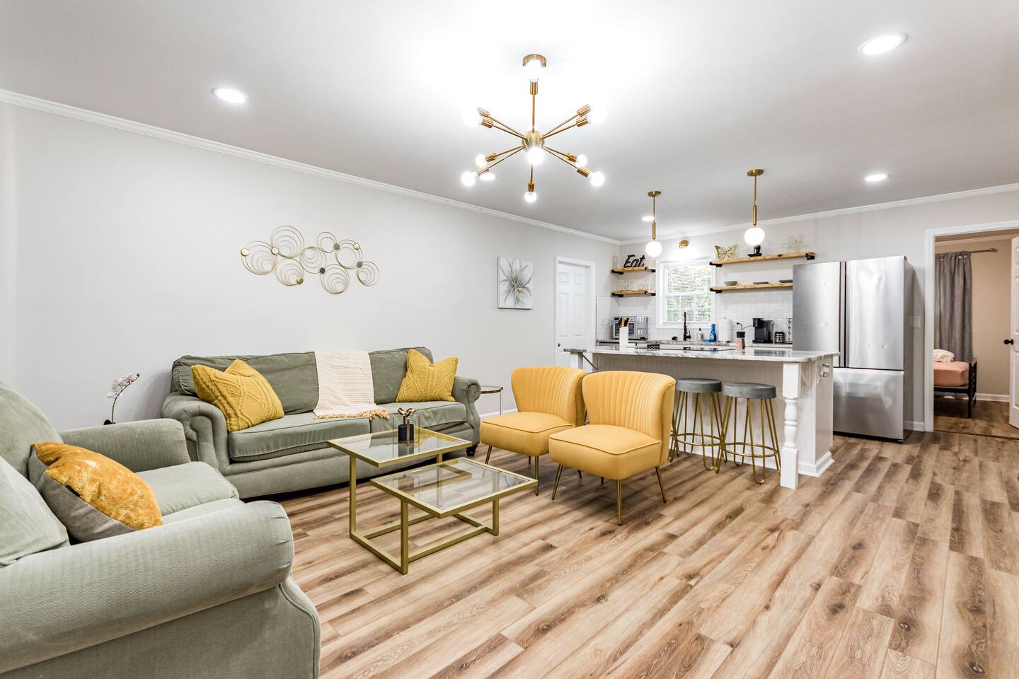 Cozy bungalow in the heart of Raleigh w King bed