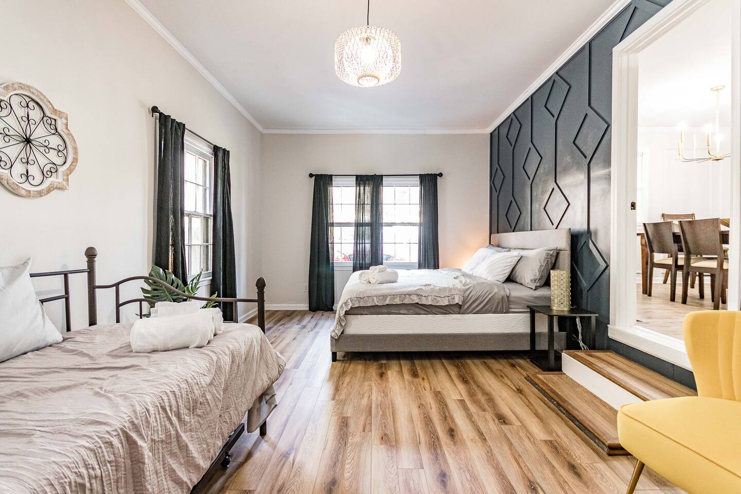 Raleigh house sleeps 10 - starts @ $5.5k/month