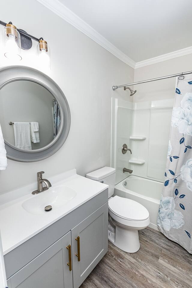 Crew-Friendly 2BR Townhome – Best Value Near DT