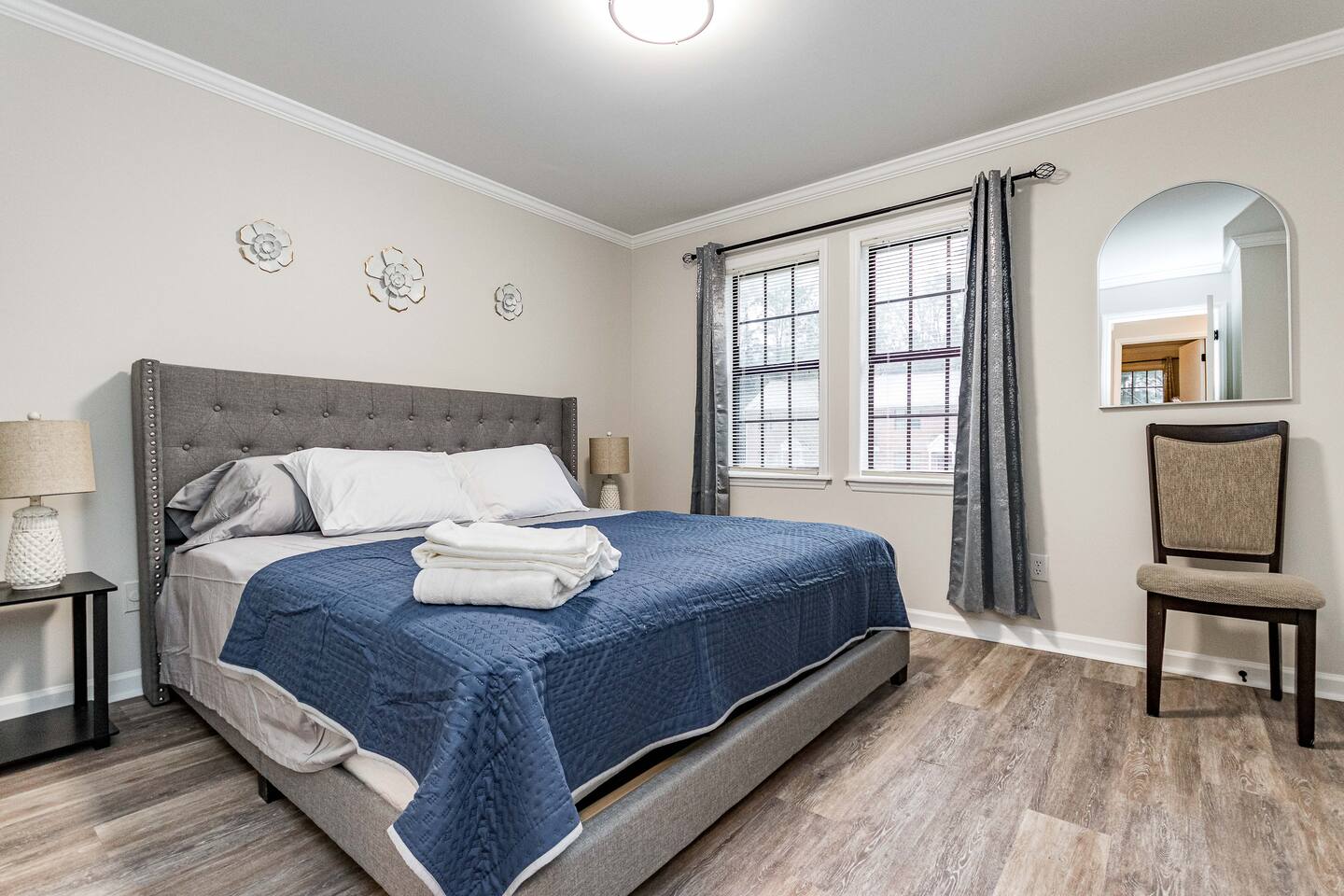 Crew-Friendly 2BR Townhome – Best Value Near DT