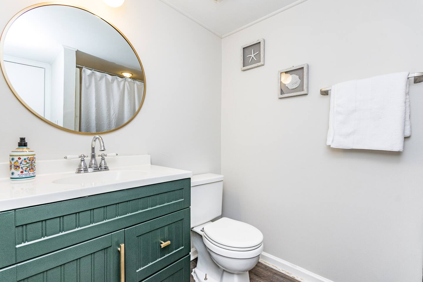 Beautifully updated CHARMER near N Hills w. pool