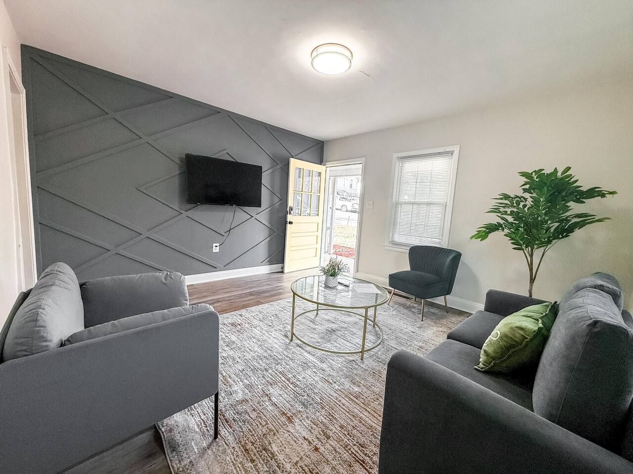 Budget friendly 1 bd apart - starts at $1.8k/m