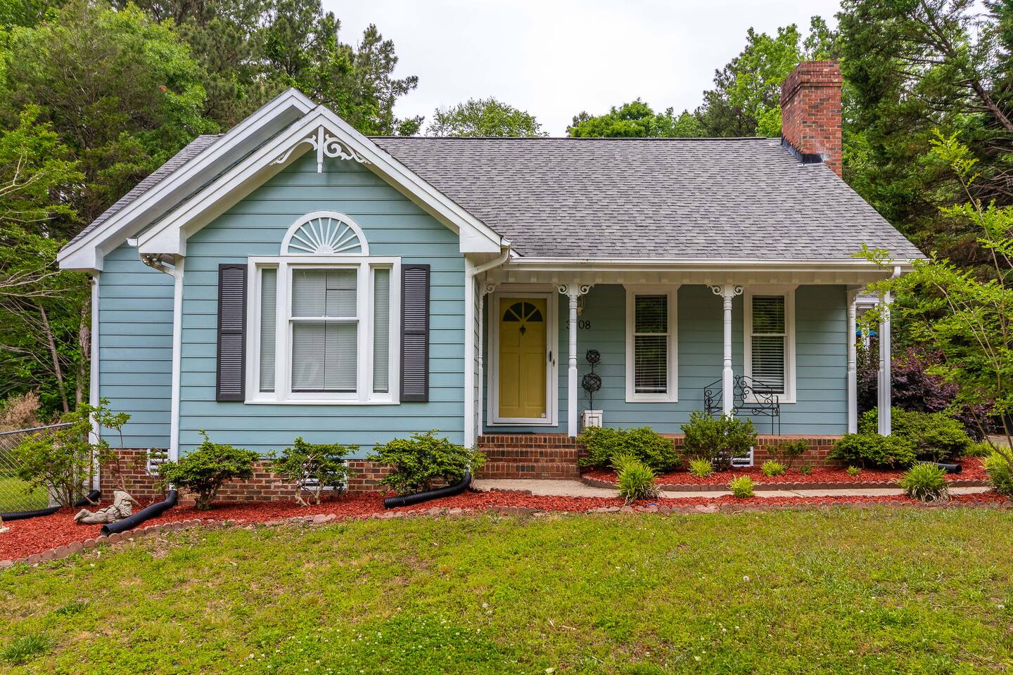Beautiful recently updated 3bed/ 2 bath ranch