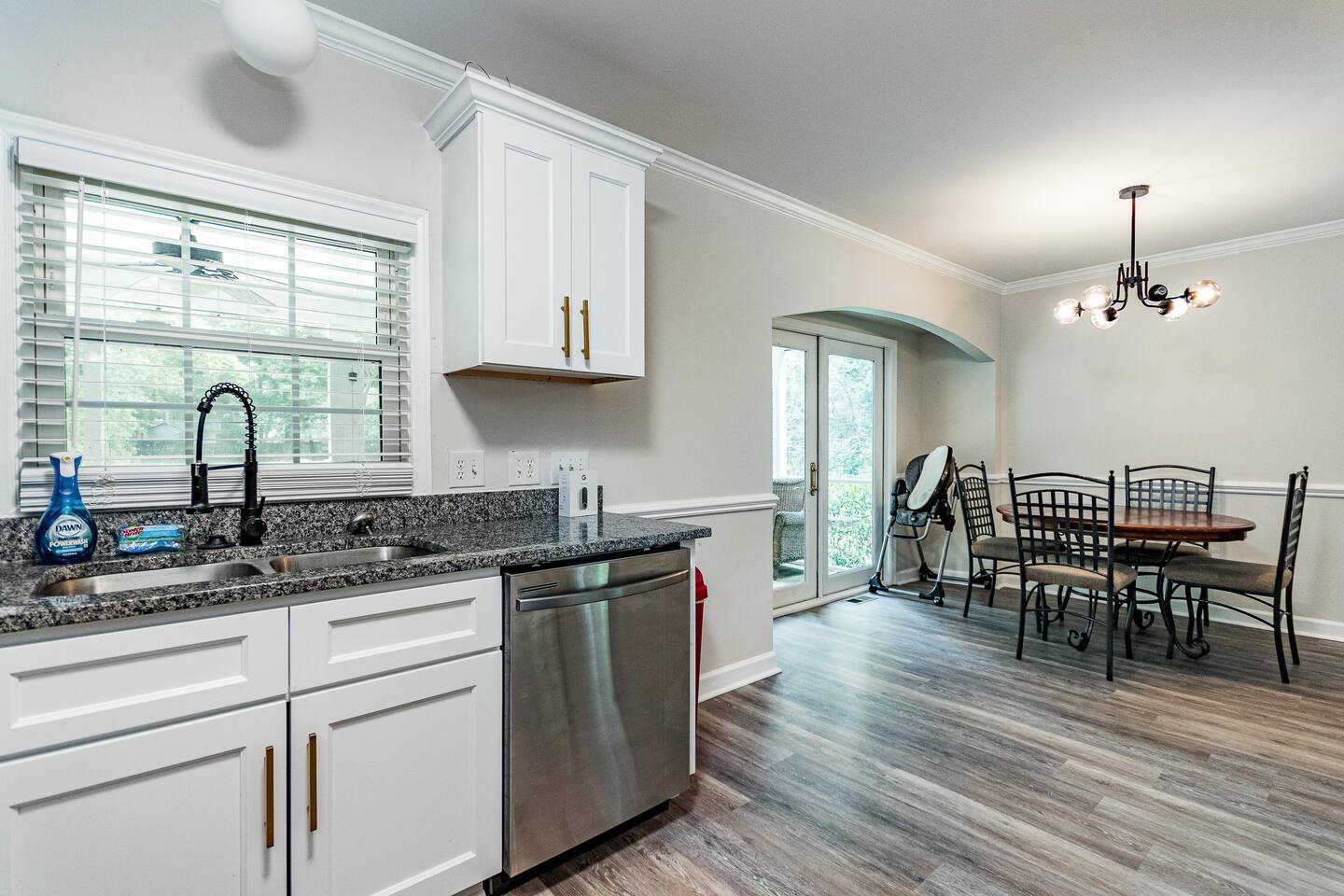 Beautiful recently updated 3bed/ 2 bath ranch