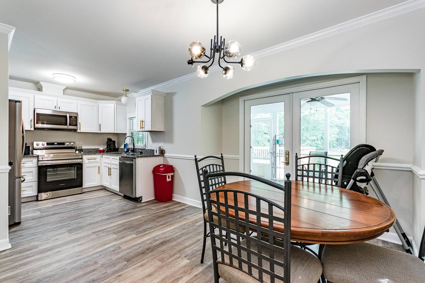Beautiful recently updated 3bed/ 2 bath ranch