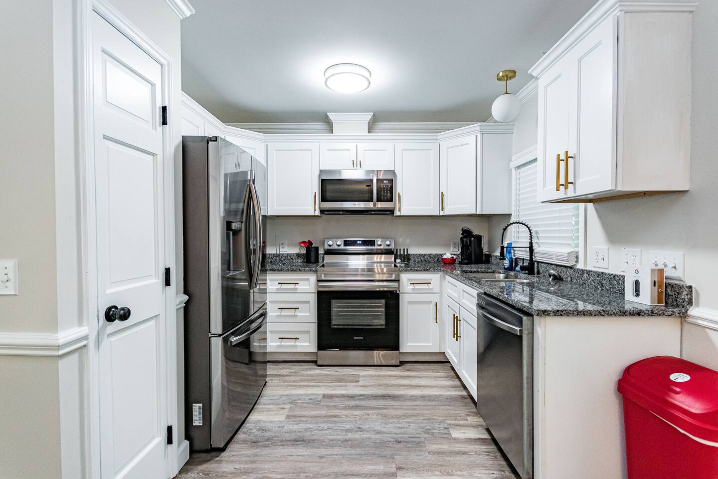 Beautiful recently updated 3bed/ 2 bath ranch