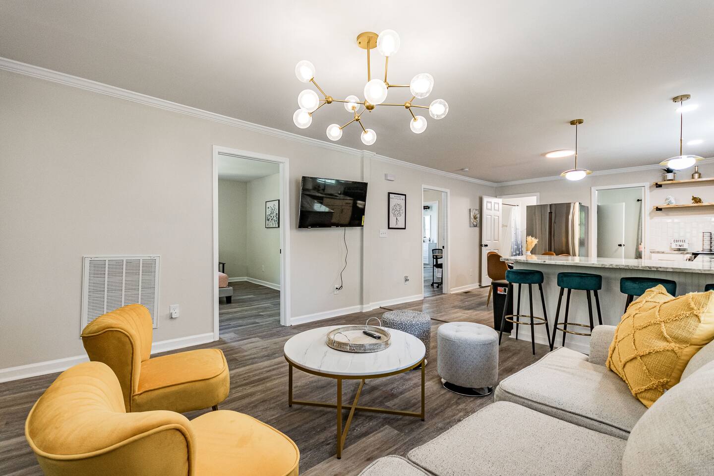 Comfortable house close to Dtown Durham w king bed