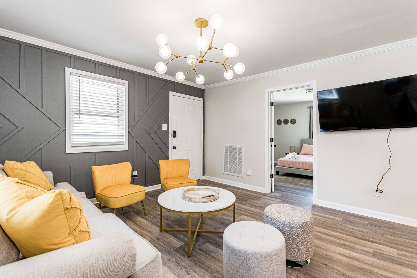 Comfortable house close to Dtown Durham w king bed