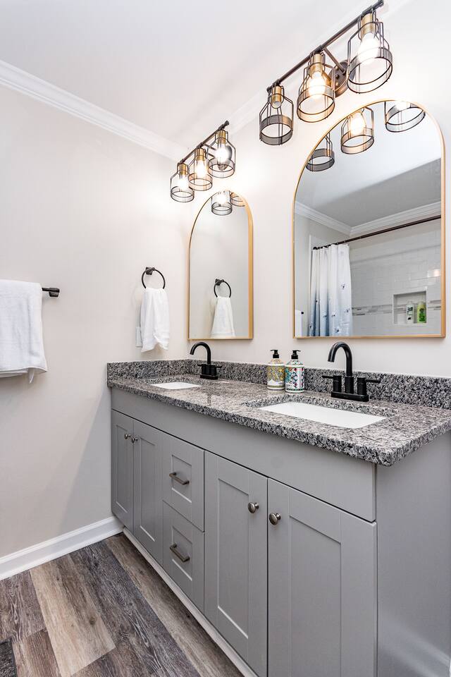 Comfortable house close to Dtown Durham w king bed