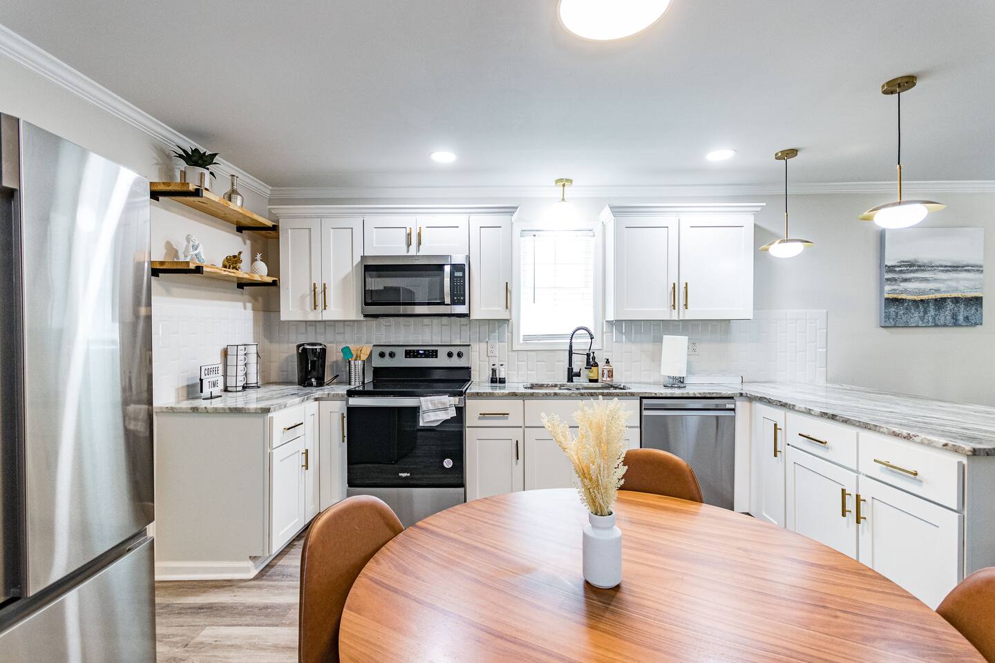 Comfortable house close to Dtown Durham w king bed