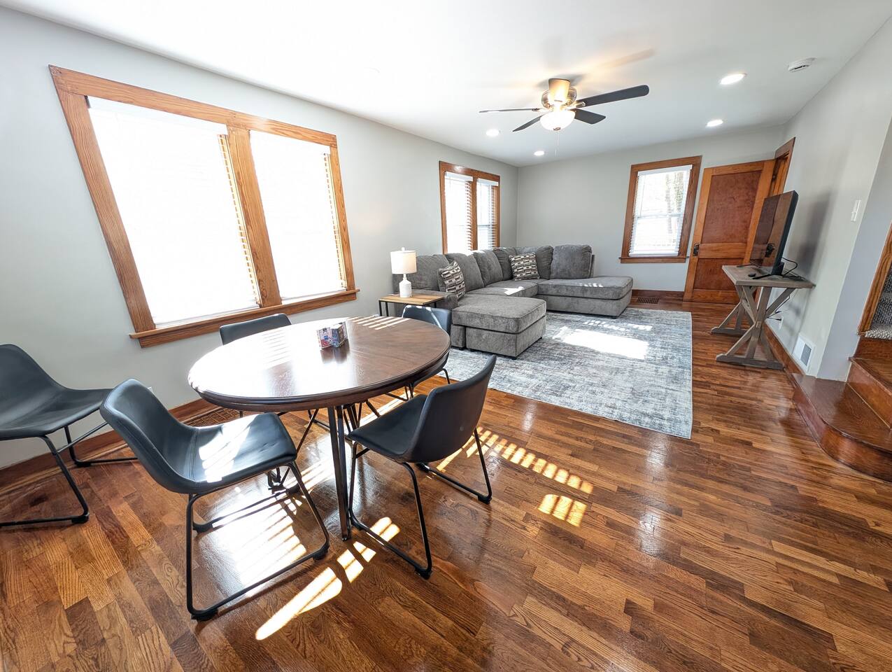 New! King Bed, Spacious! Fully Renovated
