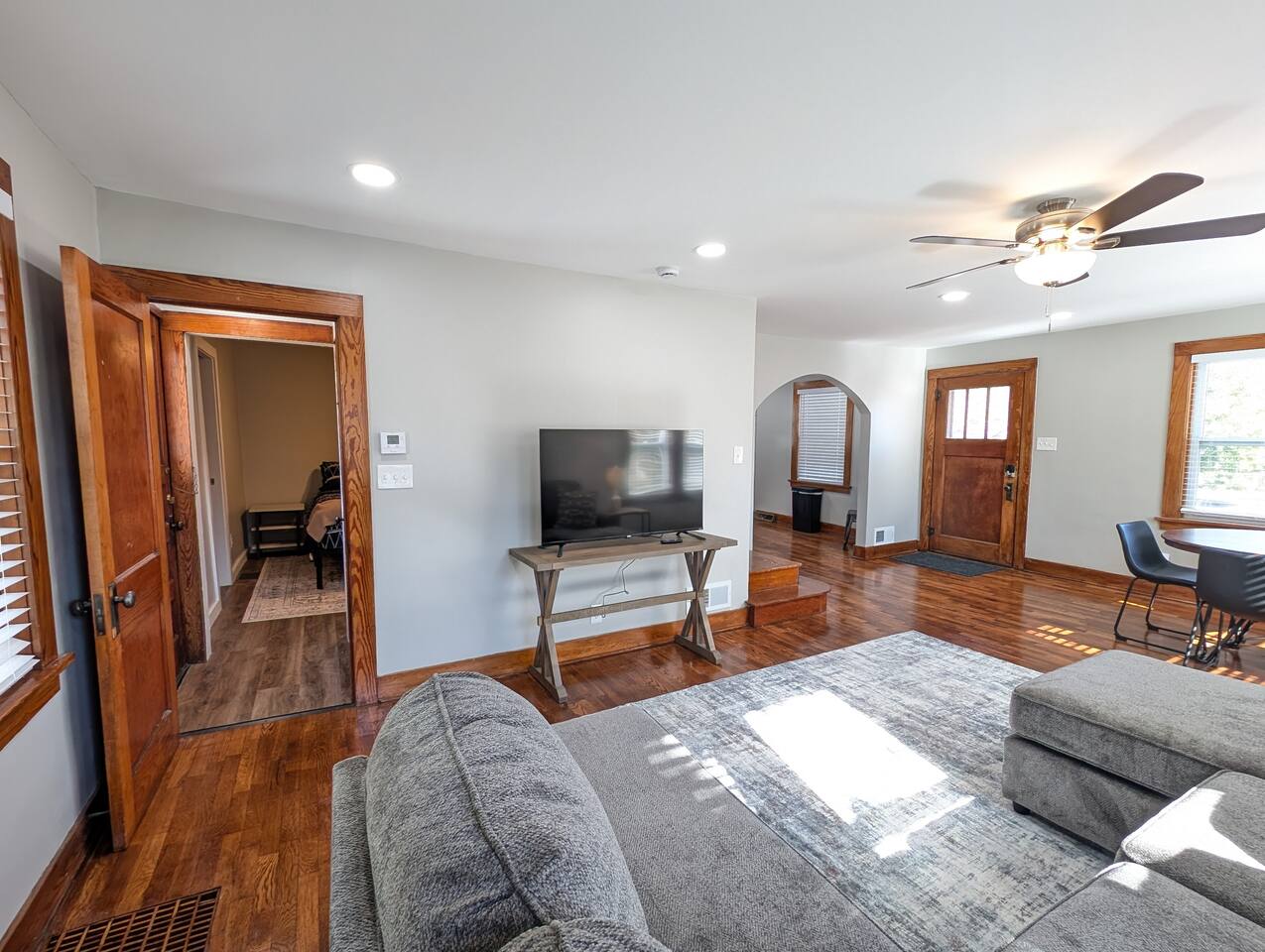 New! King Bed, Spacious! Fully Renovated