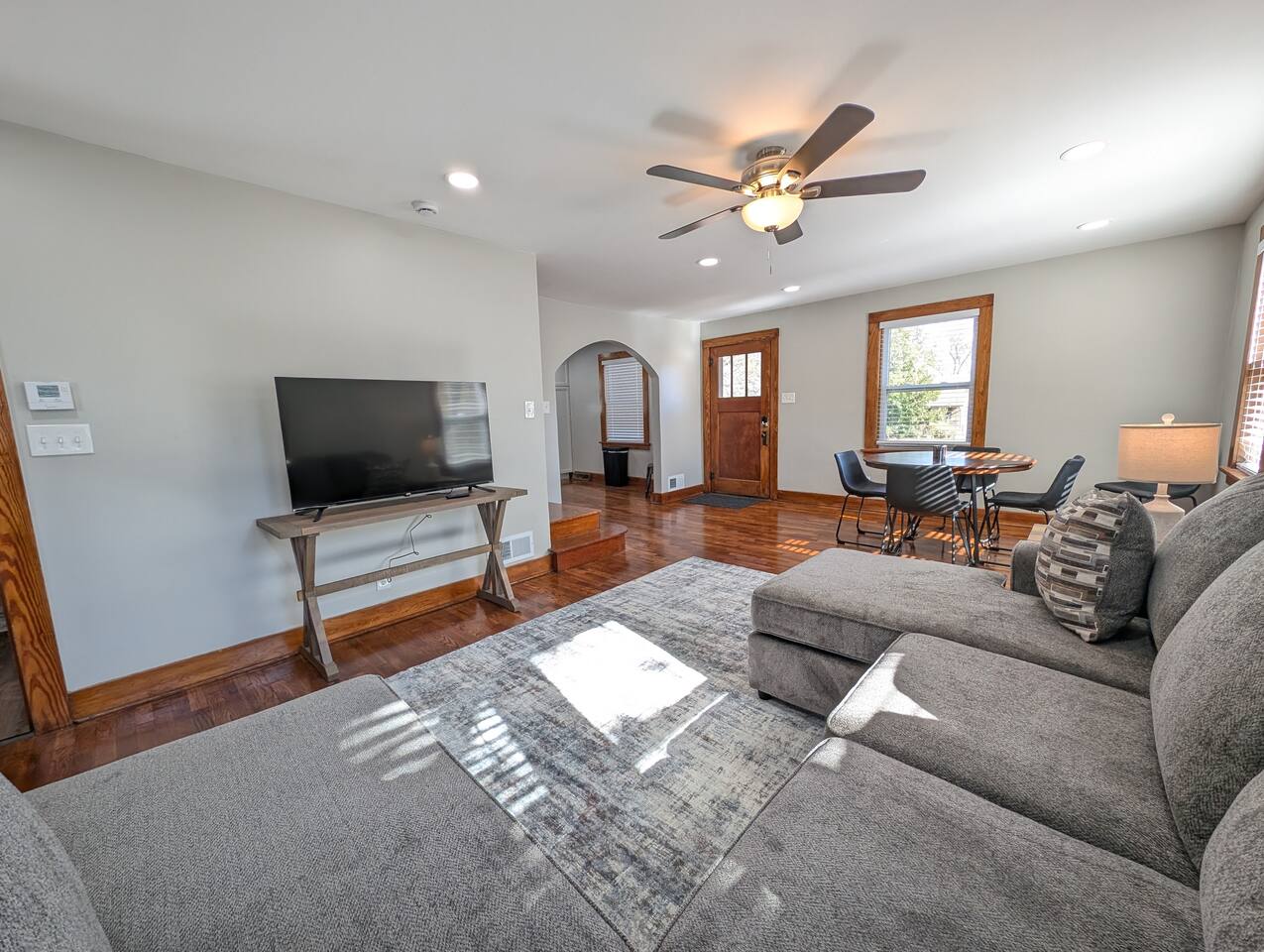 New! King Bed, Spacious! Fully Renovated