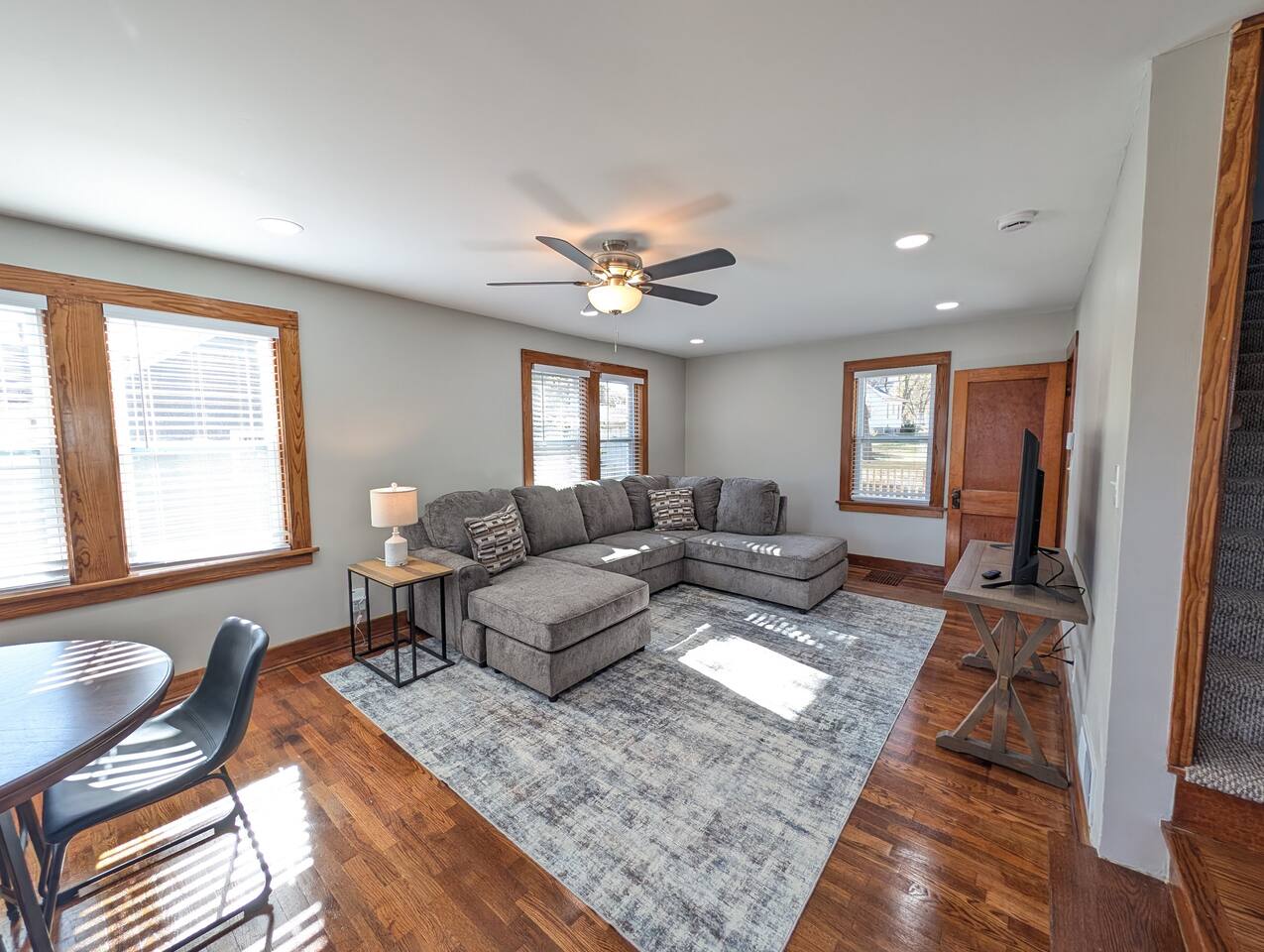 New! King Bed, Spacious! Fully Renovated