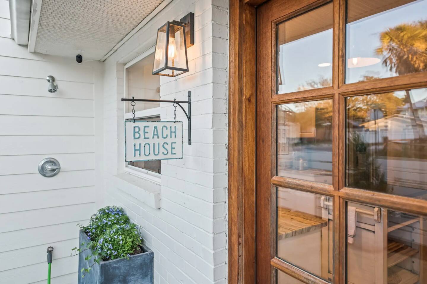 Golf Cart-Hot Tub-Bikes-Beach Gear 4BR Bungalow!